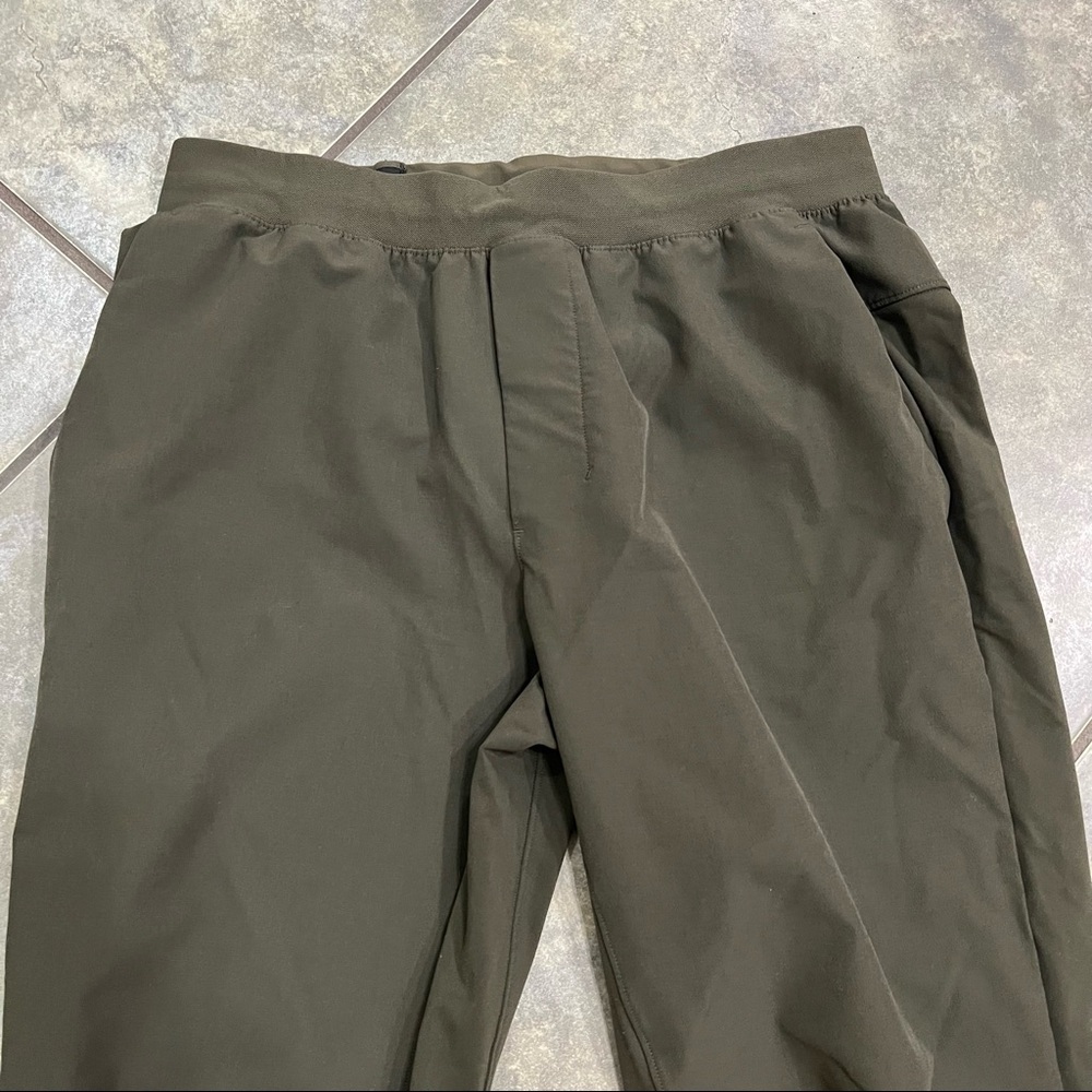 Lululemon Switch Up Jogger Pants Mens Small Olive Tapered Athletic Gorpcore EUC - Picture 3 of 10